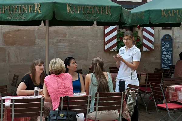 Biergarten unter der 200-jährigen Linde